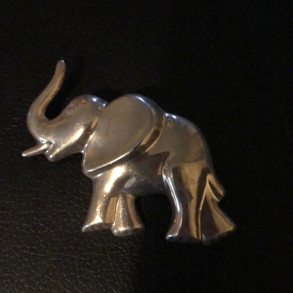 Vintage silver elephant broach or necklace